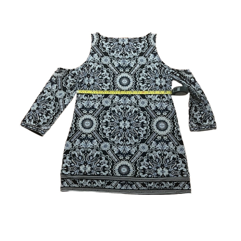 White House Black Market Black and White Patterned Top Size Medium Cold Shoulder - Picture 3 of 8